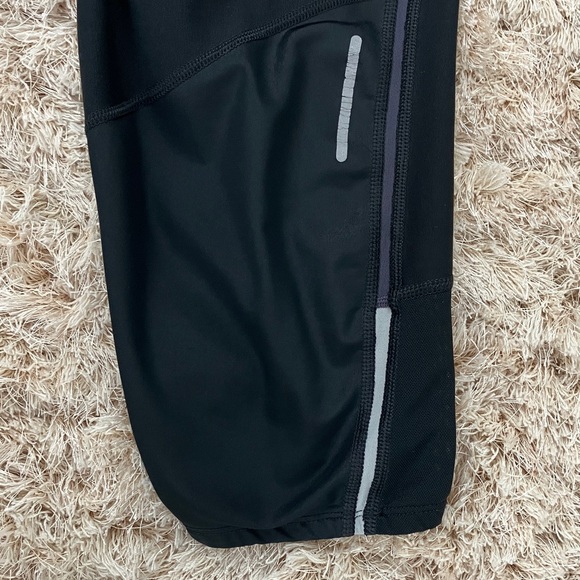 Nike Black Performance Capris‎ - Picture 8 of 9